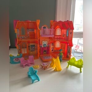2004 Fisher Price Sweet Streets Village Victorian Home Dollhouse